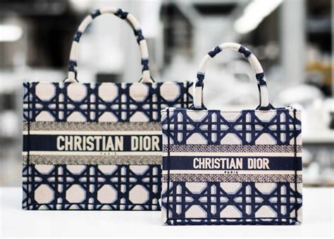 ciri tas dior asli|bag Dior adalah.